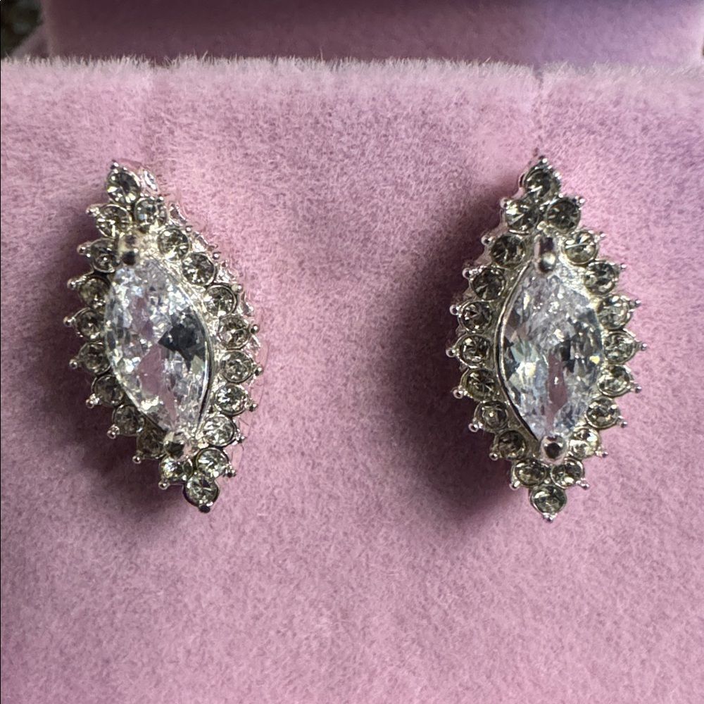 3083 Swarovski Crystal Elements post Earrings